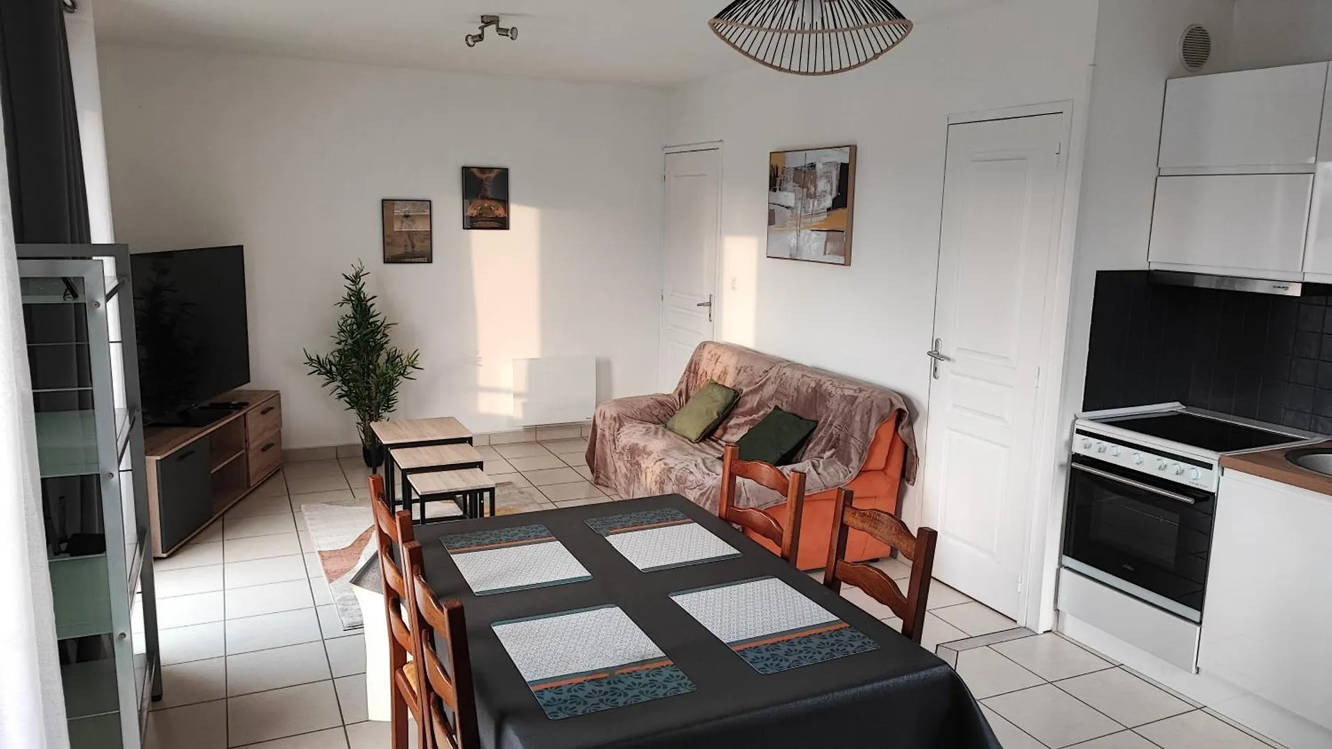 Appartement, Entree Autonome, A Proximite De La Gare Le Theil-de-Bretagne 0*,  Frankrijk